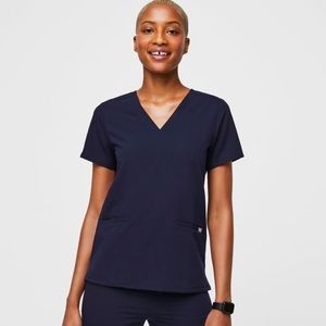 Figs casma three pocket scrub top